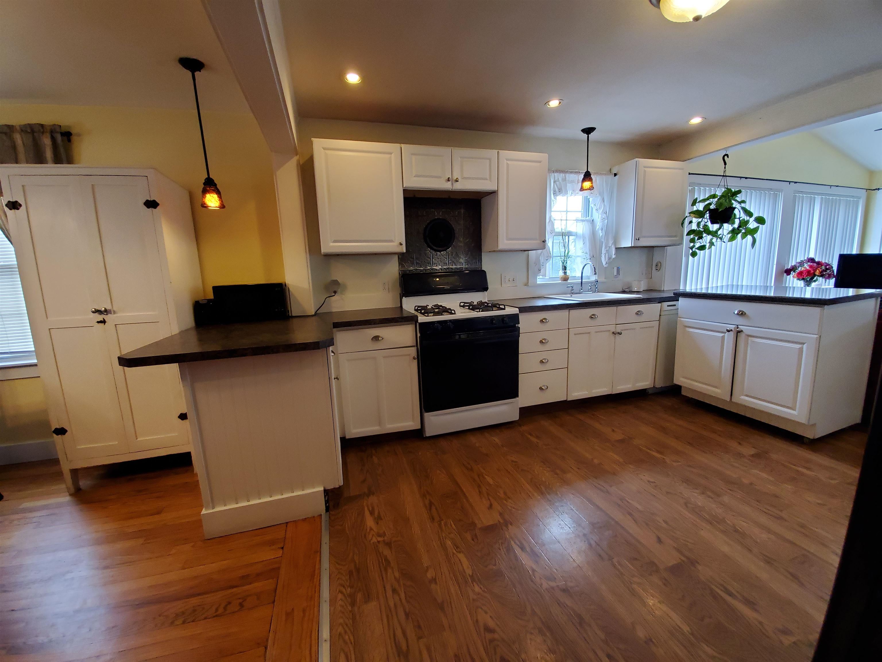 70 Exeter Avenue Manchester, NH 03103 - Photo 13 of 40 Gallery Image 13
