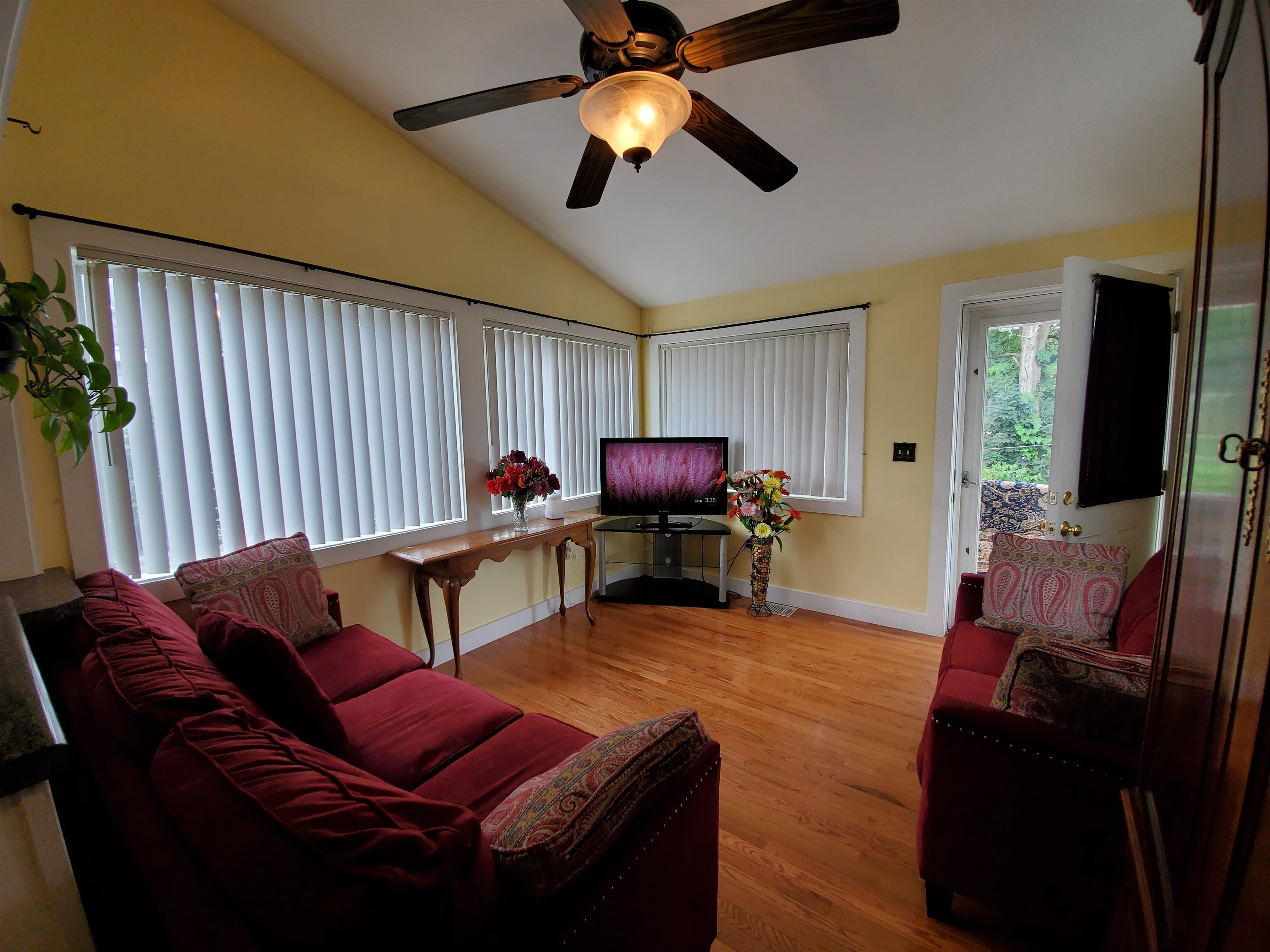 70 Exeter Avenue Manchester, NH 03103 - Photo 6 of 40 Gallery Image 6