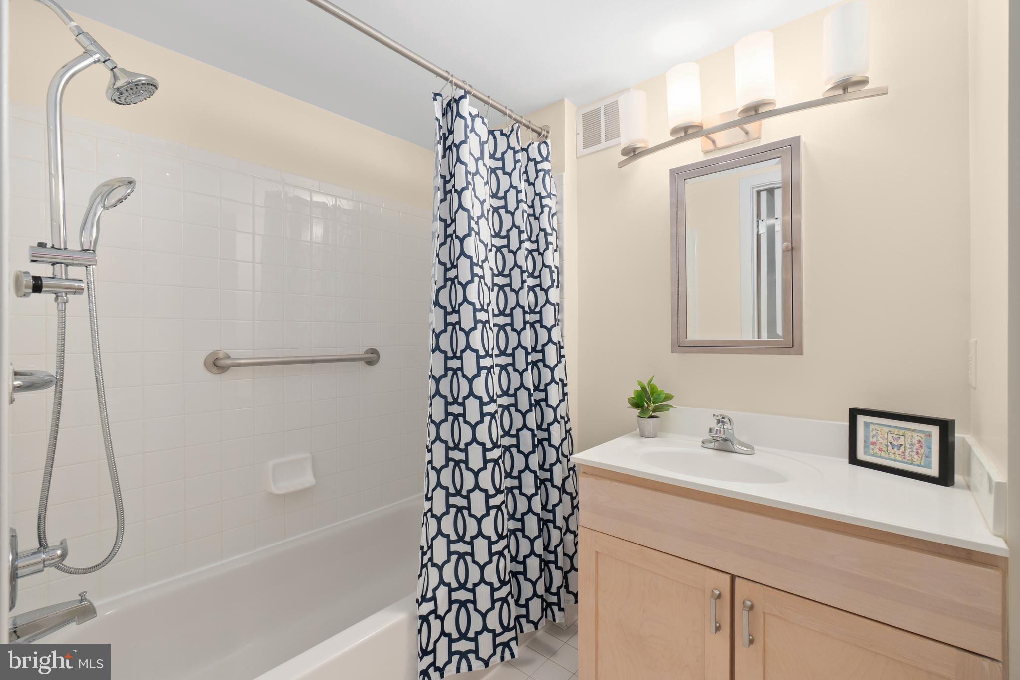 7981 Eastern Avenue Northwest, Unit 219 Silver Spring, MD 20910 - Photo 25 of 45 Full bathroom
