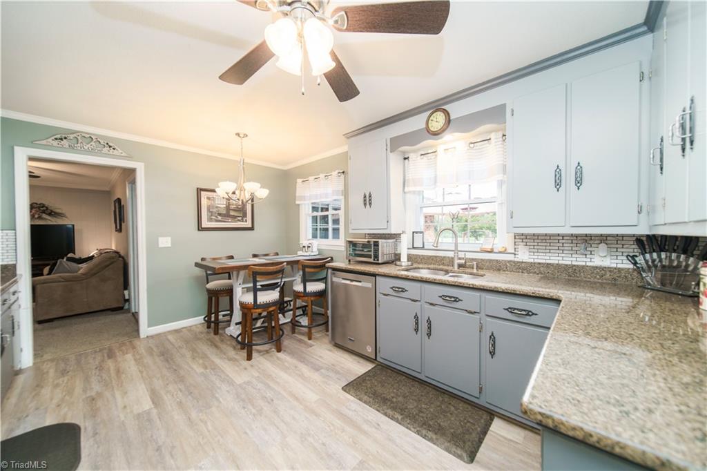 160 Bailey Road Winston-Salem, NC 27107 - Photo 4 of 30 Kitchen/Breakfast Area