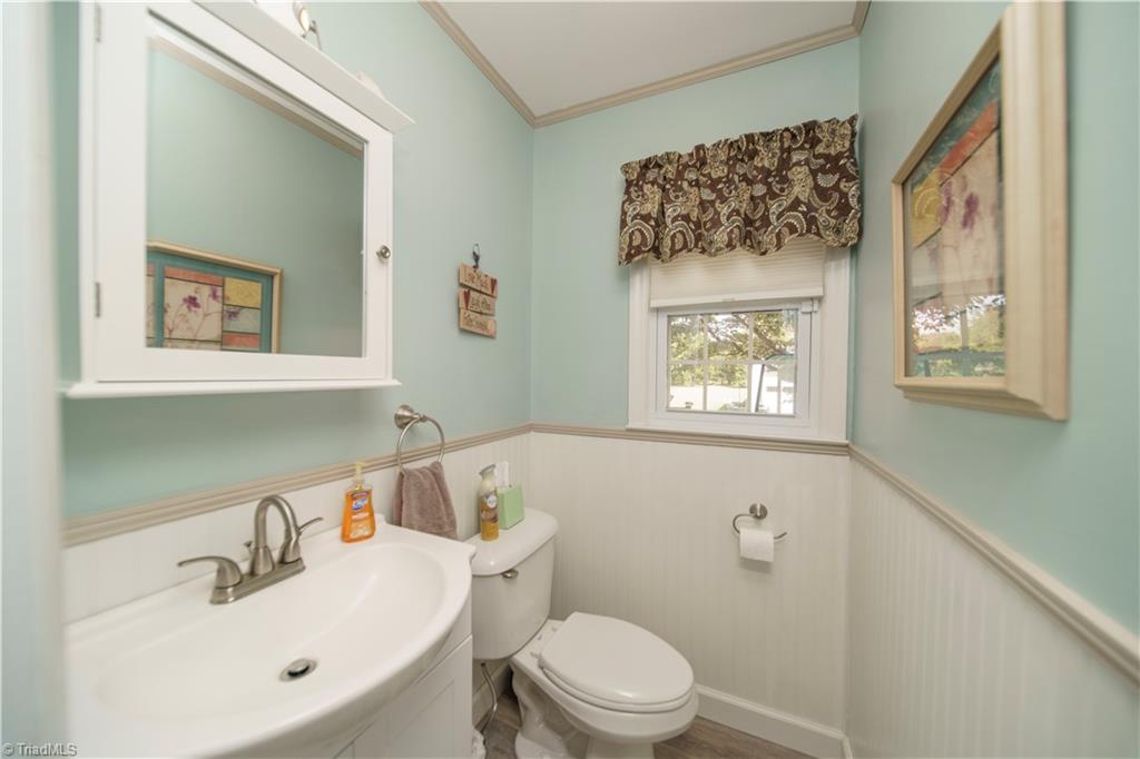160 Bailey Road Winston-Salem, NC 27107 - Photo 8 of 30 Hallway Half Bathroom