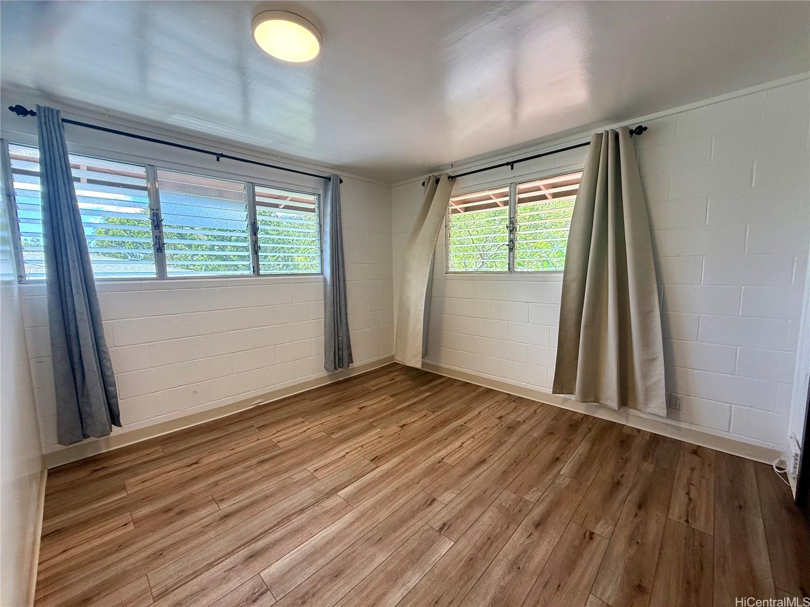 2826 Booth Road, Unit UPPR Honolulu, HI 96813 - Photo 12 of 20 Bedroom 1 (with ensuite)