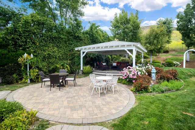 $1,699,000 | 6505 Smoke Tree Avenue, Oak Park, CA 91377