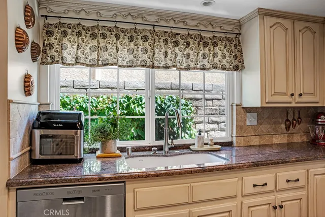 $1,699,000 | 6505 Smoke Tree Avenue, Oak Park, CA 91377