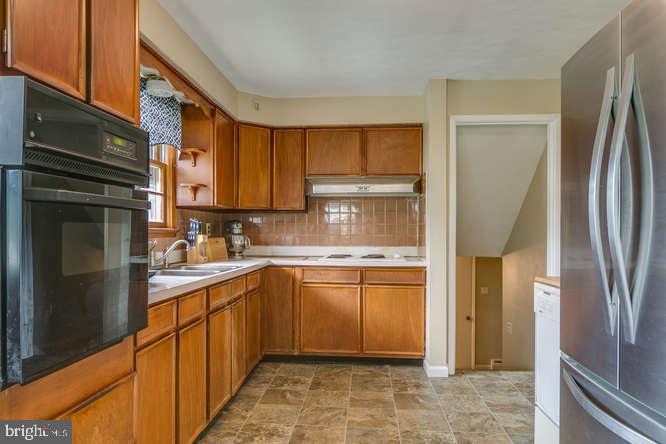595 Sparton Road York, PA 17403 - Photo 11 of 36 Gallery Image 11