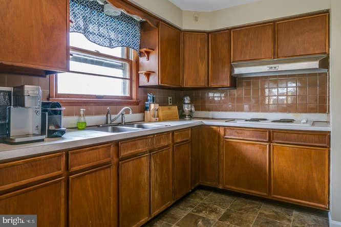 595 Sparton Road York, PA 17403 - Photo 9 of 36 Gallery Image 9