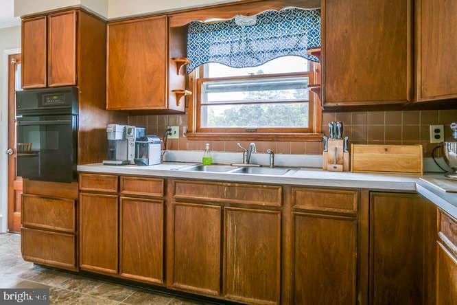 595 Sparton Road York, PA 17403 - Photo 10 of 36 Gallery Image 10