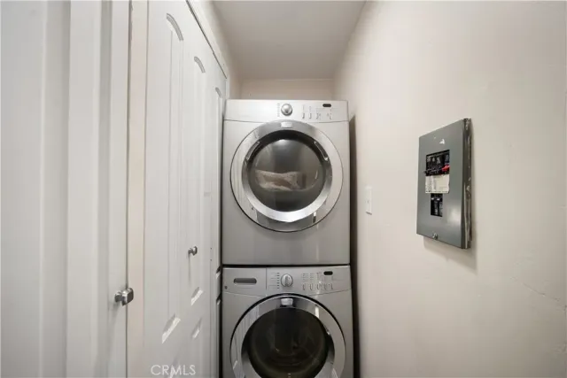 a close up view of a washer and dryer