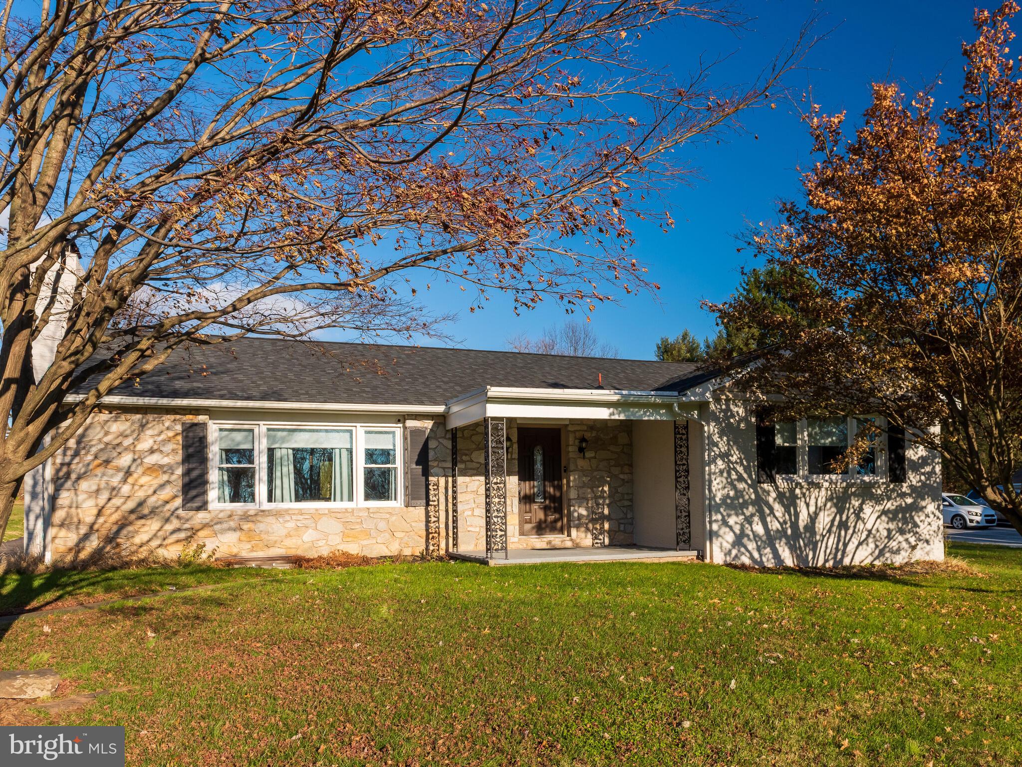 27 Ridge Road Phoenixville, PA 19460 - Photo 4 of 42