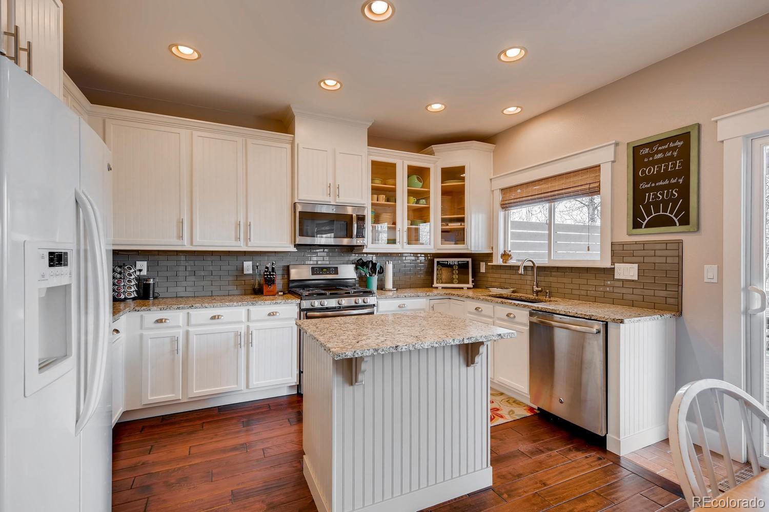 10232 South Rotherwood Circle Highlands Ranch, CO 80130 - Photo 6 of 27 Gallery Image 6