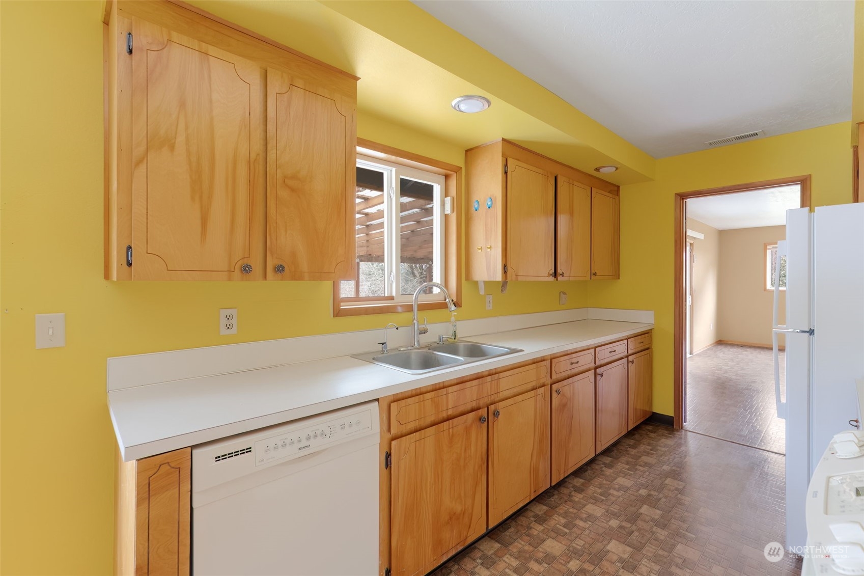 521 Robertson Road Longview, WA 98632 - Photo 11 of 40 a kitchen with a sink and a refrigerator