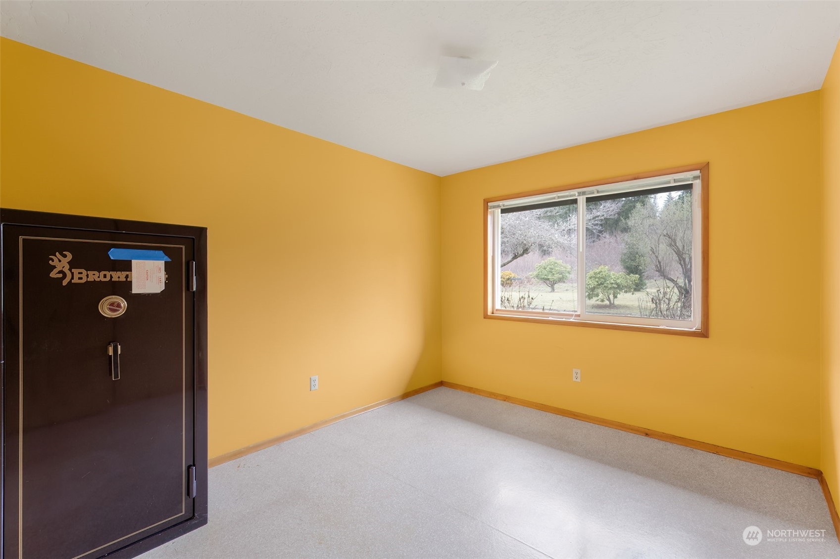 521 Robertson Road Longview, WA 98632 - Photo 19 of 40 a view of a hallway with painted walls