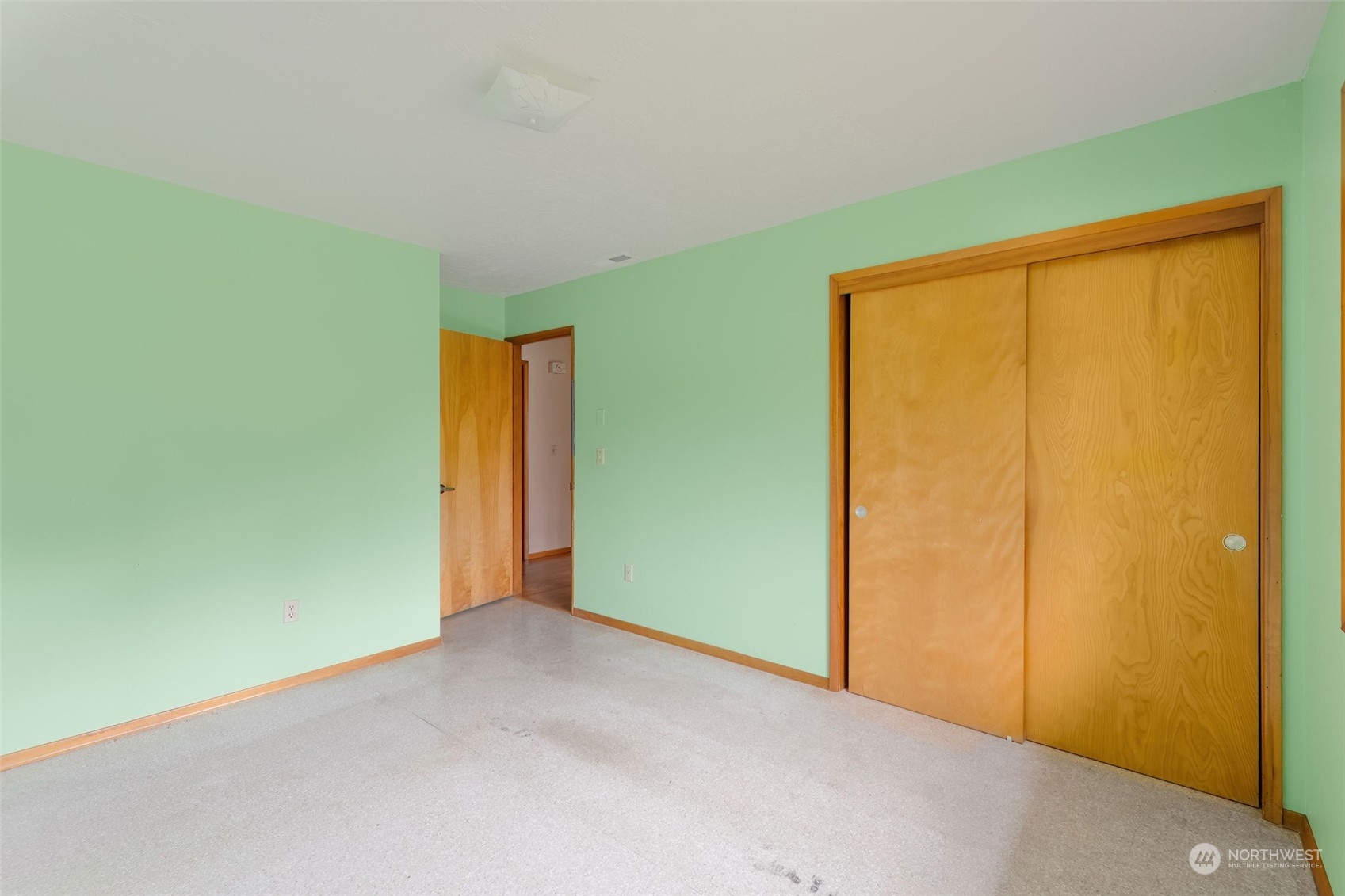 521 Robertson Road Longview, WA 98632 - Photo 21 of 40 a view of an empty room