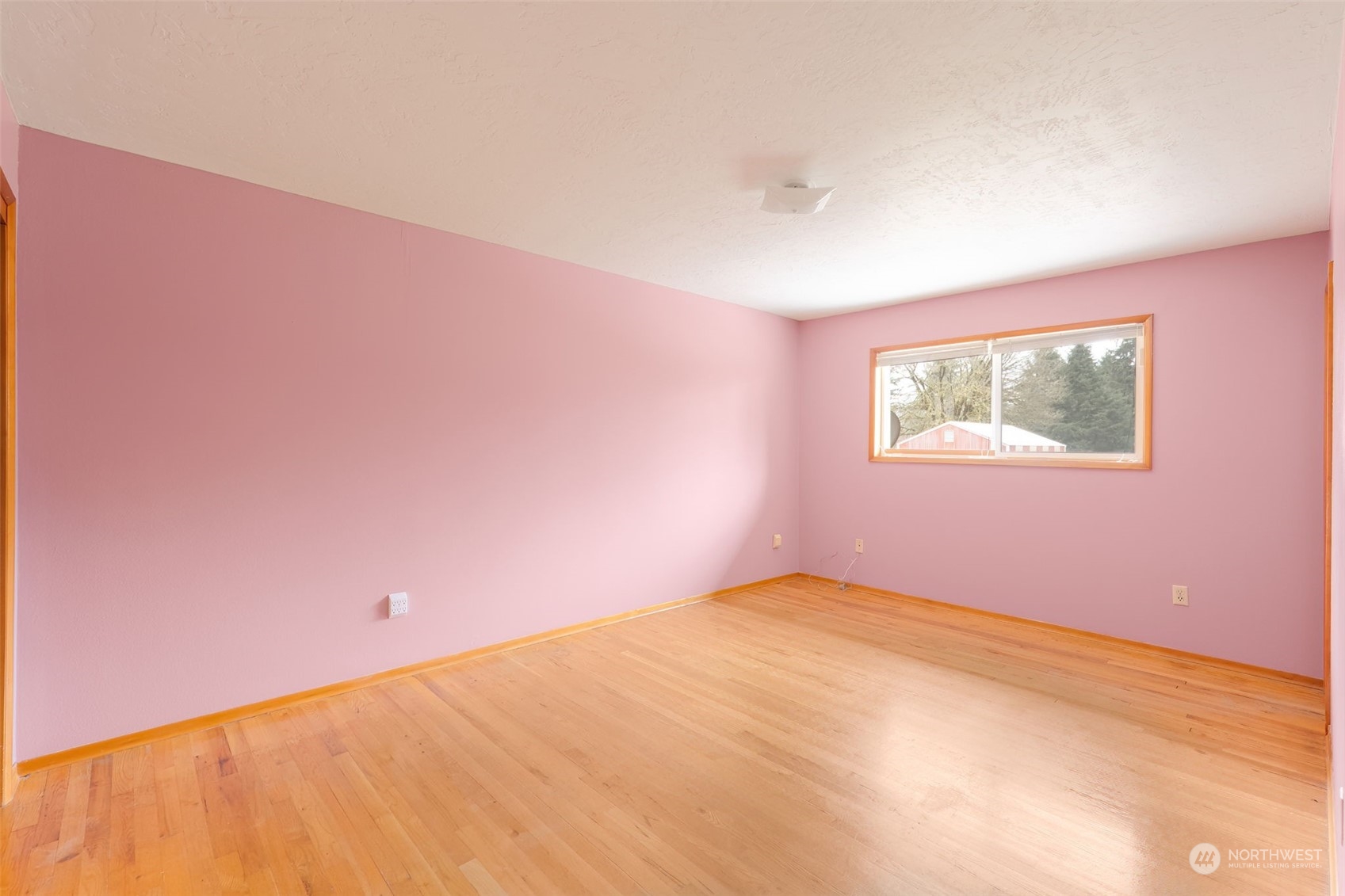 521 Robertson Road Longview, WA 98632 - Photo 23 of 40 a view of an empty room with a window