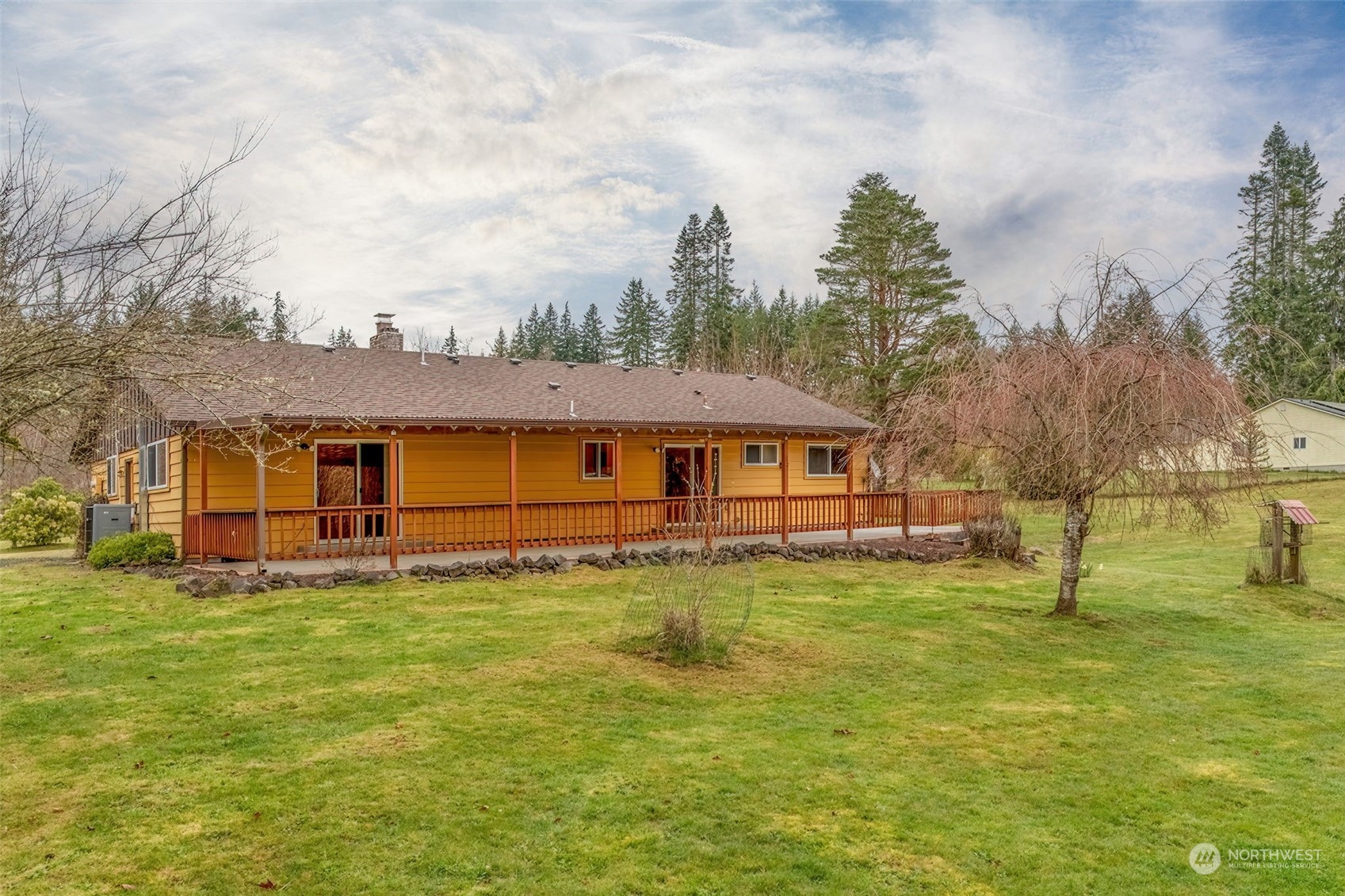 521 Robertson Road Longview, WA 98632 - Photo 30 of 40 a white house with a big yard and large trees