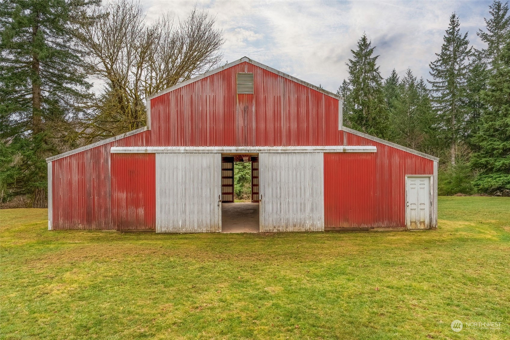 521 Robertson Road Longview, WA 98632 - Photo 3 of 40 a view of a backyard