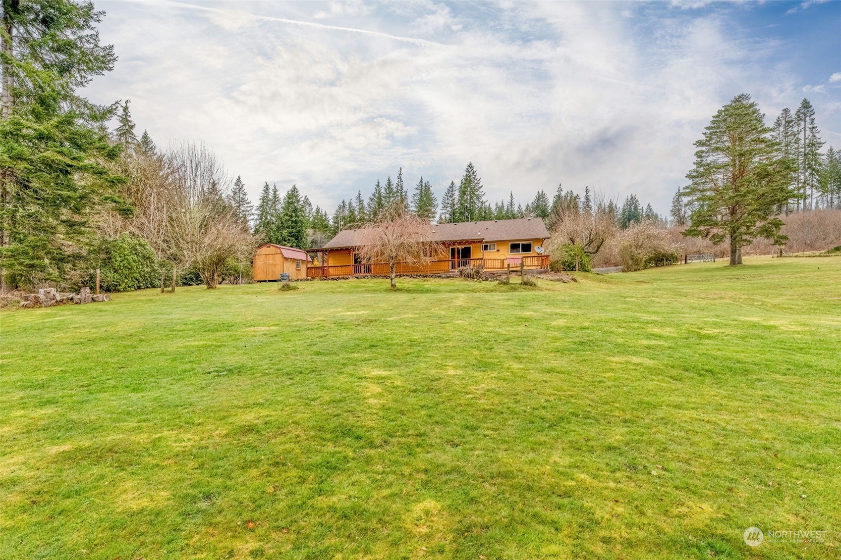 521 Robertson Road Longview, WA 98632 - Photo 31 of 40 a view of a lake with houses