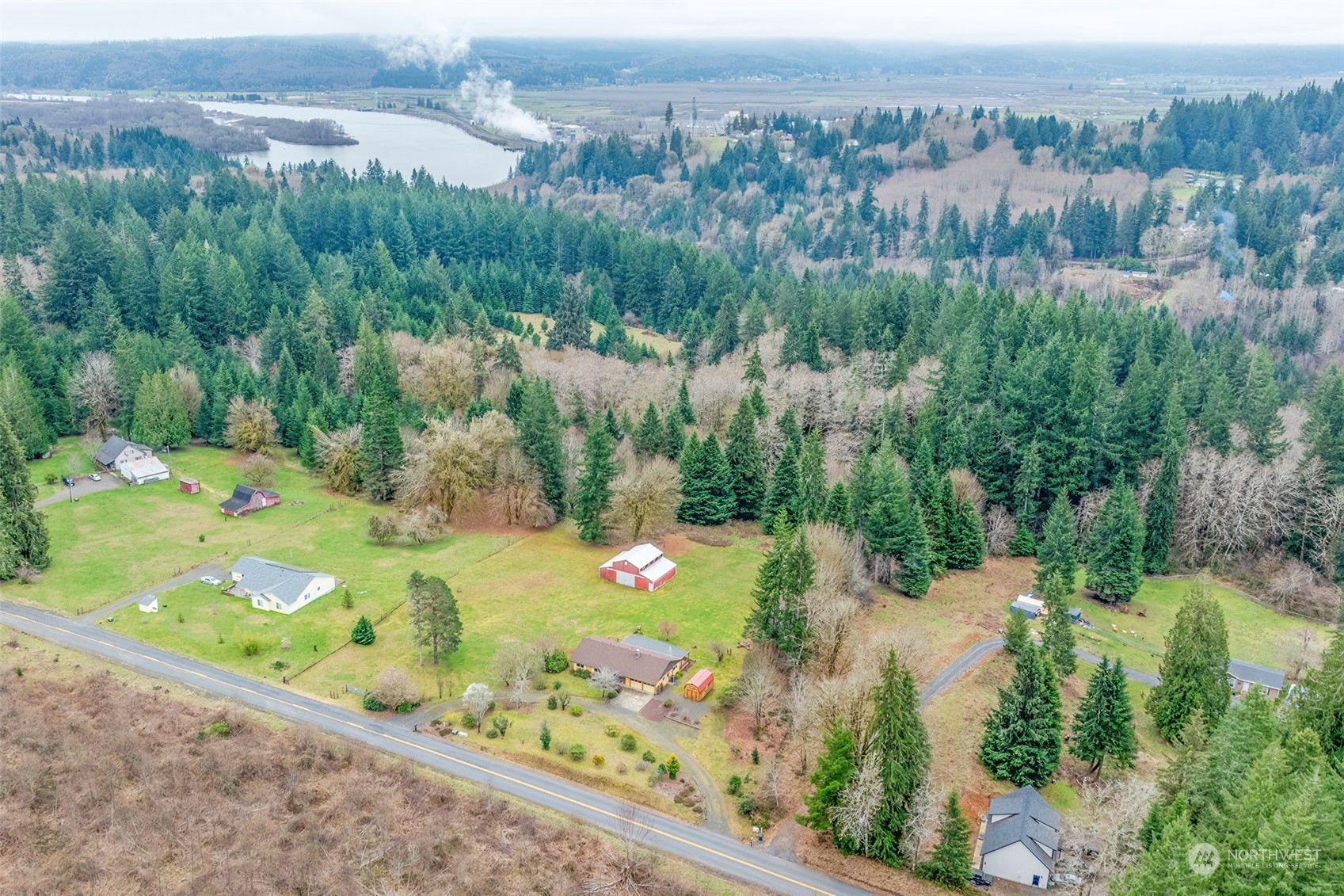 521 Robertson Road Longview, WA 98632 - Photo 38 of 40 an aerial view of a house with yard