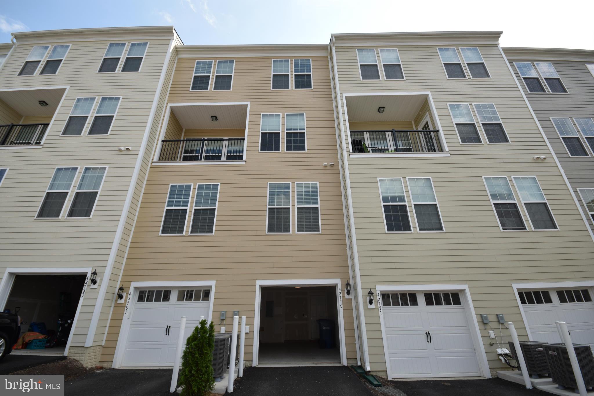 42779 Burrell Square Ashburn, VA 20147 - Photo 26 of 30 Exterior (Rear)