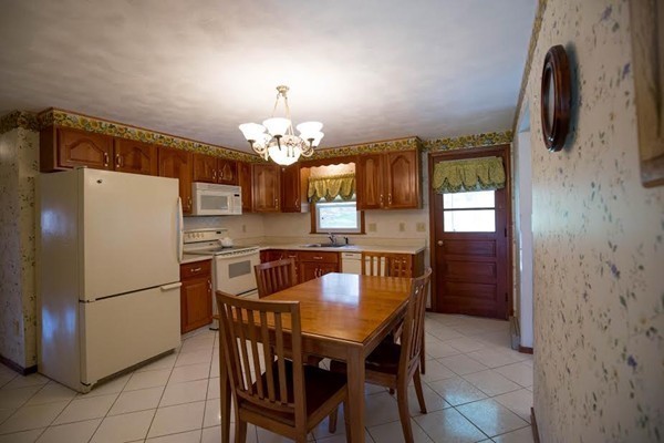 16 Meadowbrook Road Auburn, MA 01501 - Photo 5 of 13 Gallery Image 5
