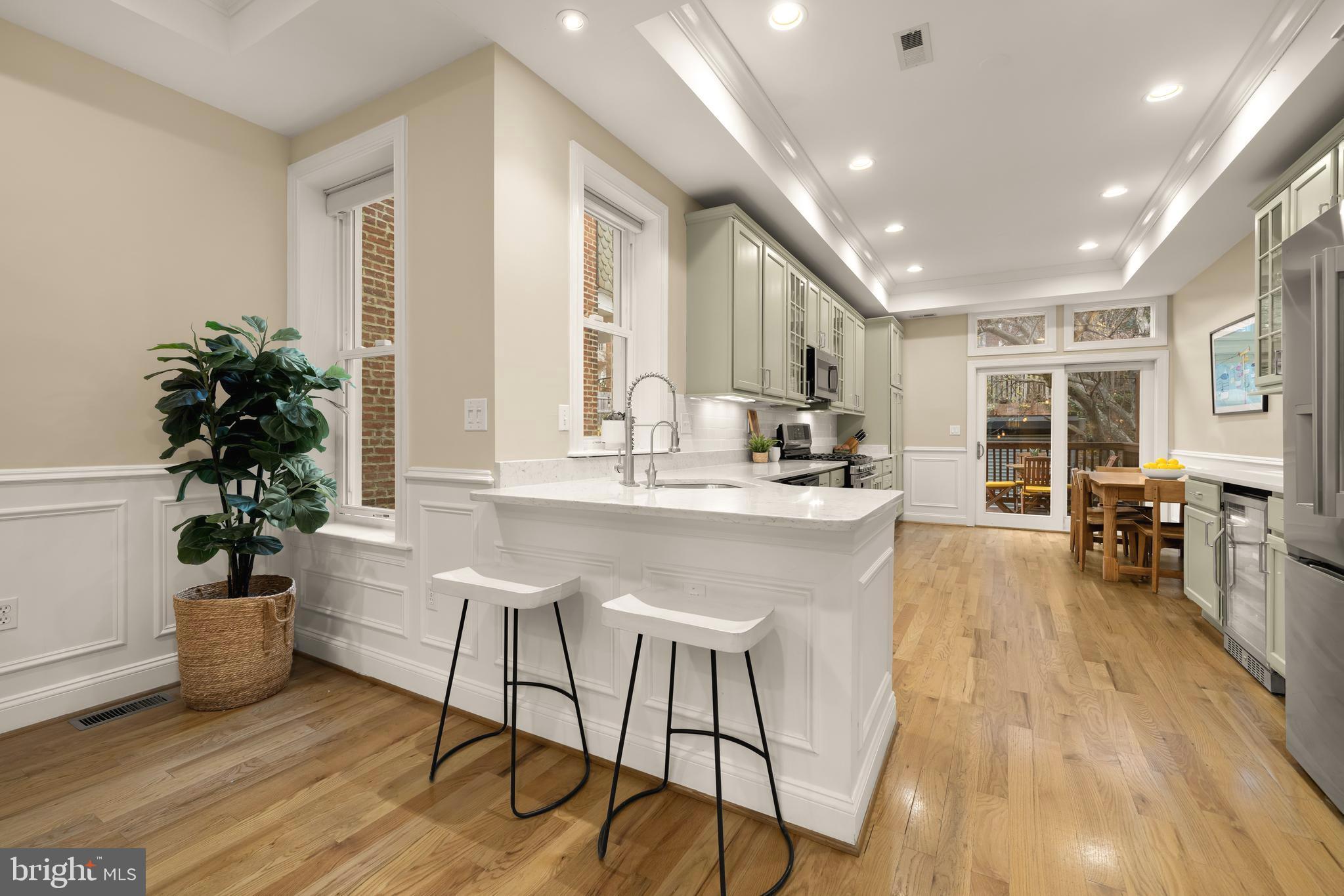 1813 Kilbourne Place Northwest Washington, DC 20010 - Photo 19 of 69 Enormous gourmet kitchen with eat-at island