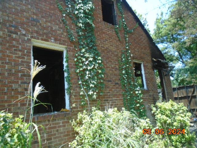 3446 Macon Road Memphis, TN 38122 - Photo 2 of 4 View of side of home