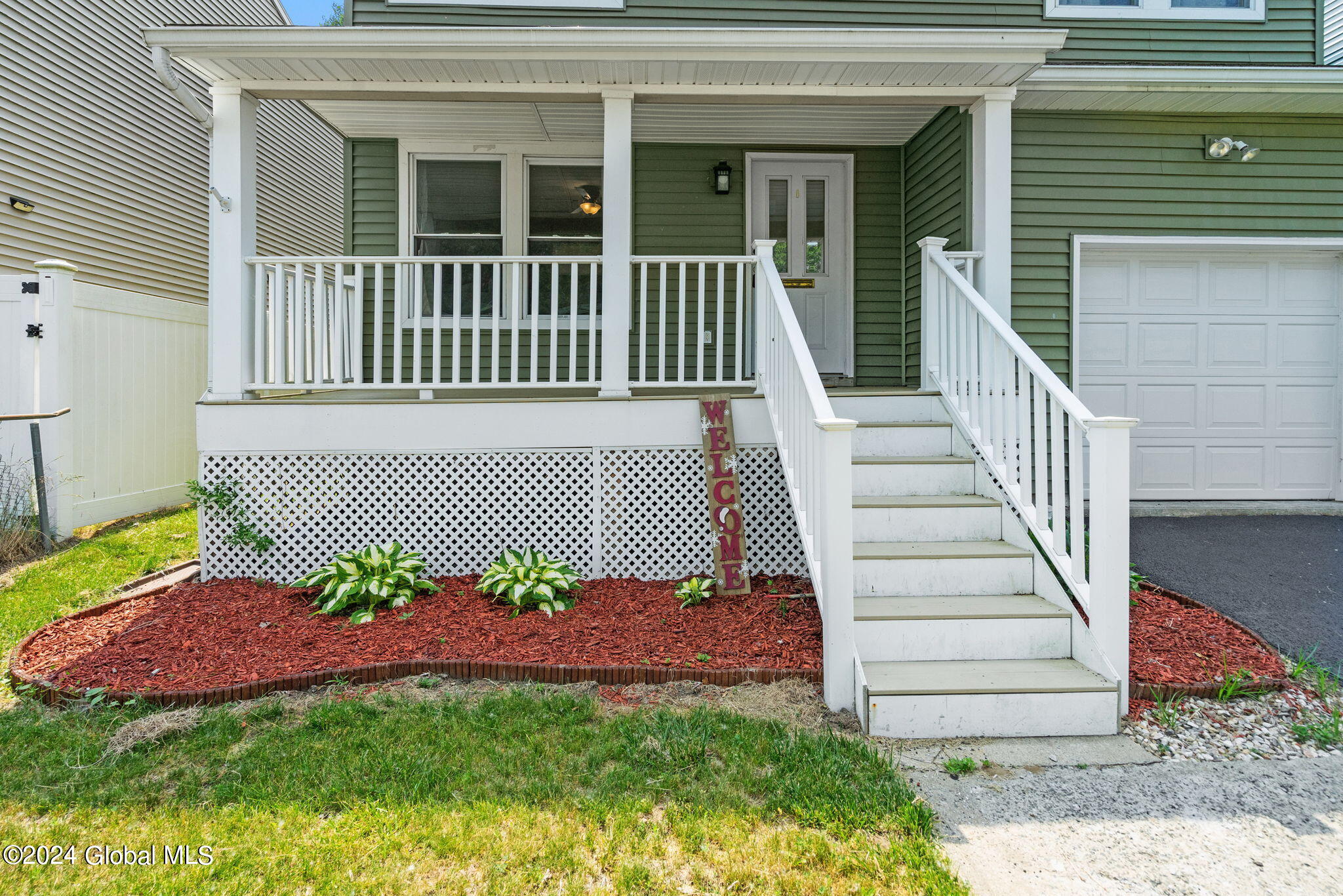 424 Chadwick Road Schenectady, NY 12304 - Photo 4 of 49 4-web-or-mls-424-chadwick-rd