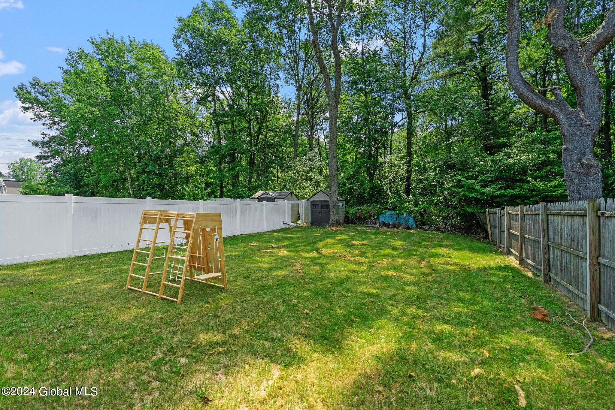 424 Chadwick Road Schenectady, NY 12304 - Photo 9 of 49 9-web-or-mls-424-chadwick-rd