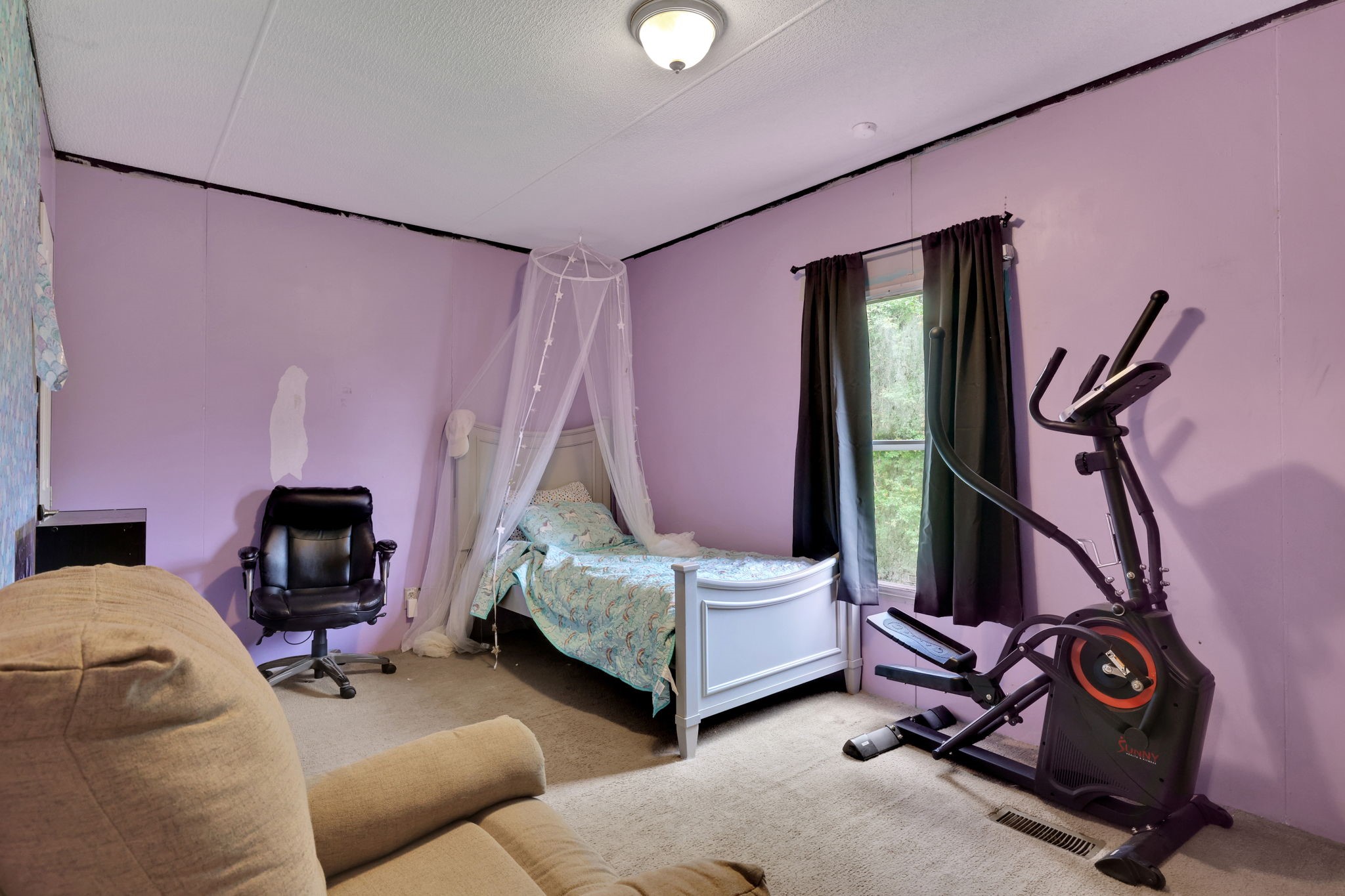 103 Sunset Lane Somerville, TX 77879 - Photo 17 of 42 a living room with furniture and a flat screen tv