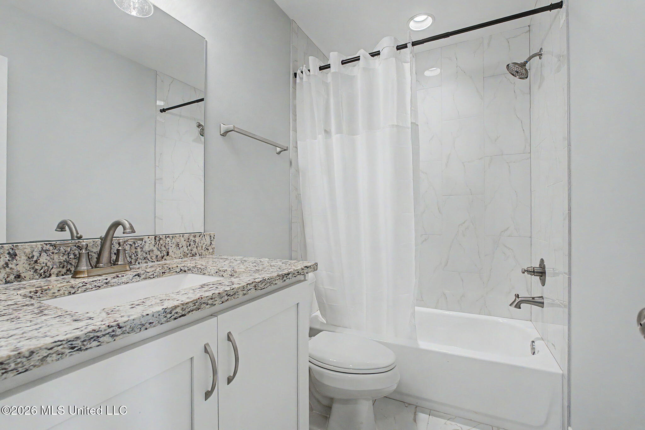 6775 Hawks View Olive Branch, MS 38654 - Photo 33 of 47 Bathroom 3 - Up