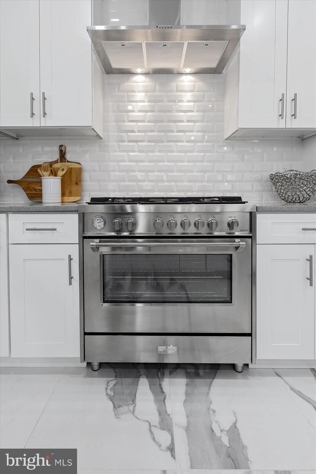 8618 Jones Mill Road Chevy Chase, MD 20815 - Photo 12 of 72 Gourmet Range