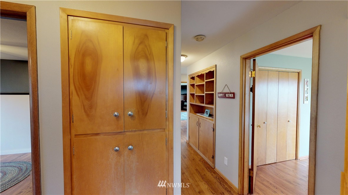 17307 Dunbar Road Mount Vernon, WA 98273 - Photo 14 of 22 a view of a bathroom with a glass door