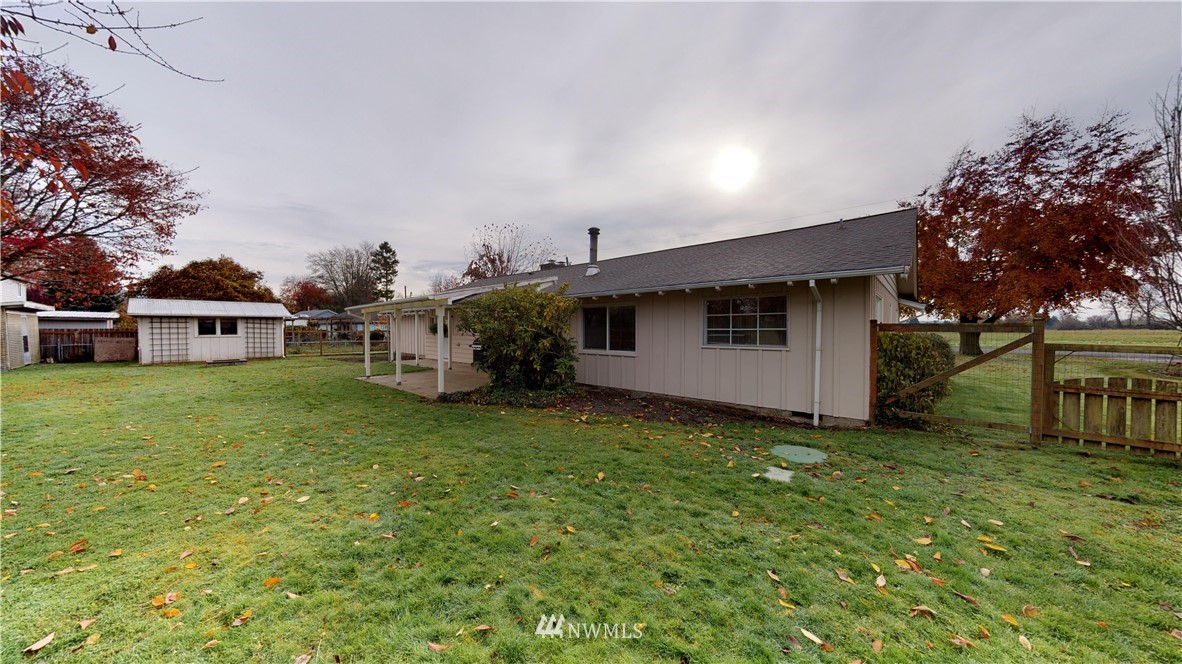 17307 Dunbar Road Mount Vernon, WA 98273 - Photo 21 of 22 a front view of a house with garden