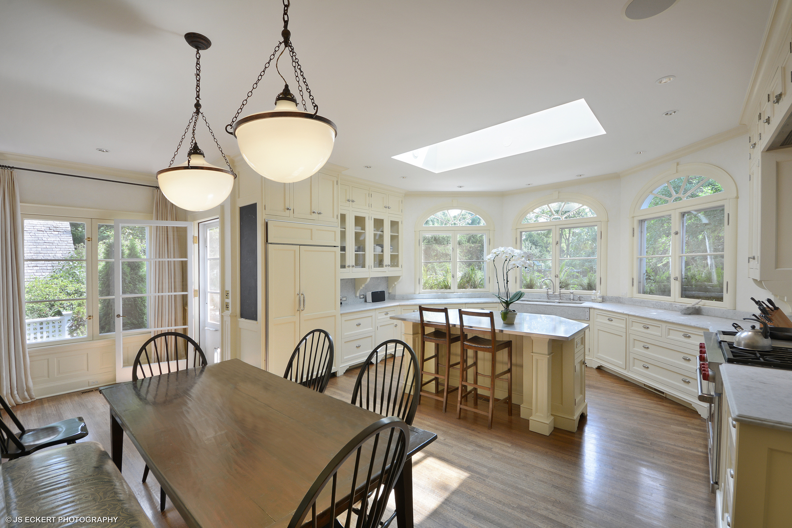 1035 North Sheridan Road Lake Forest, IL 60045 - Photo 17 of 47 a dining room with furniture a chandelier and wooden floor