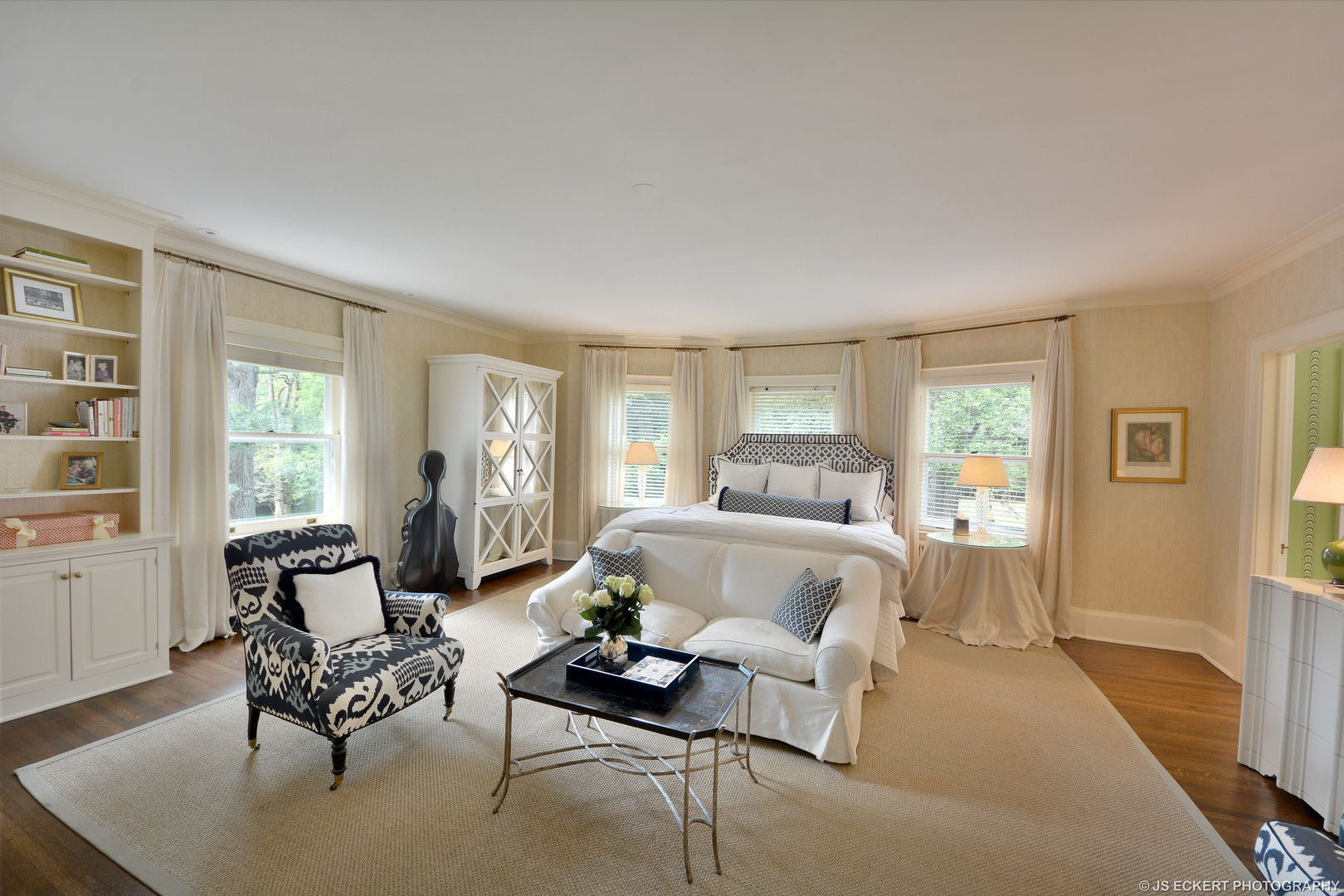 1035 North Sheridan Road Lake Forest, IL 60045 - Photo 25 of 47 a living room with furniture and a large window
