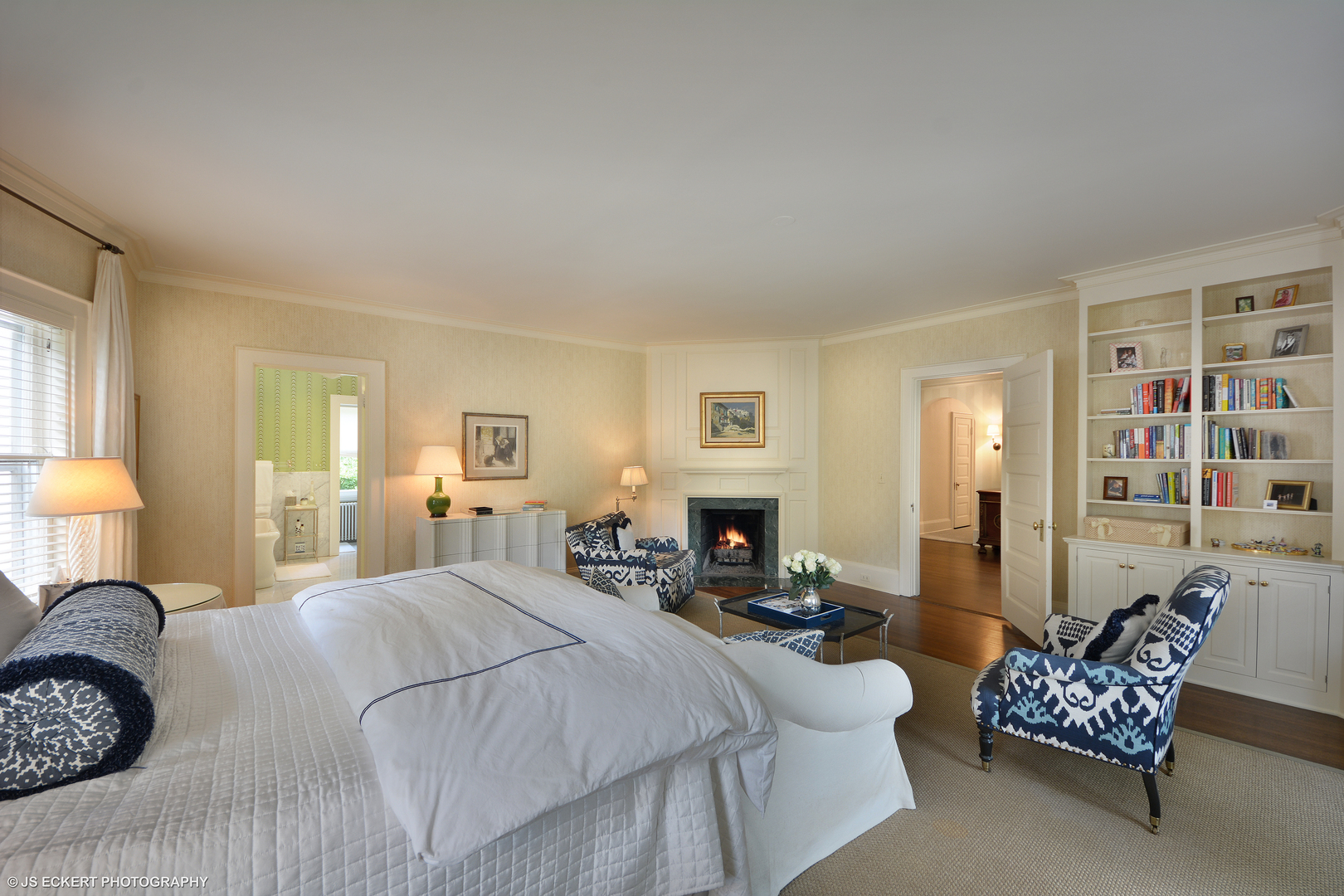 1035 North Sheridan Road Lake Forest, IL 60045 - Photo 26 of 47 a bedroom with furniture and a lamp