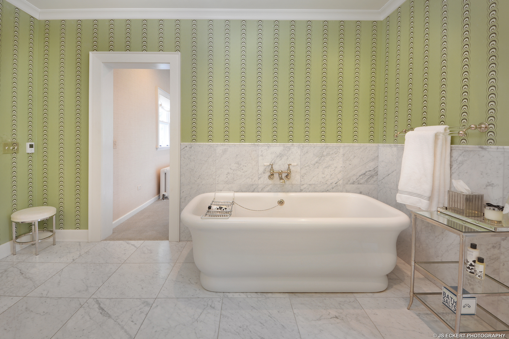 1035 North Sheridan Road Lake Forest, IL 60045 - Photo 28 of 47 a white bath tub sitting next to a white sink