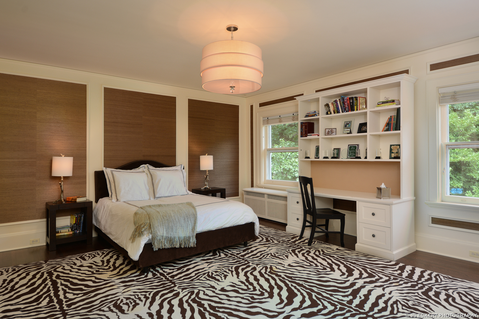 1035 North Sheridan Road Lake Forest, IL 60045 - Photo 30 of 47 a spacious bedroom with a bed a table and large window