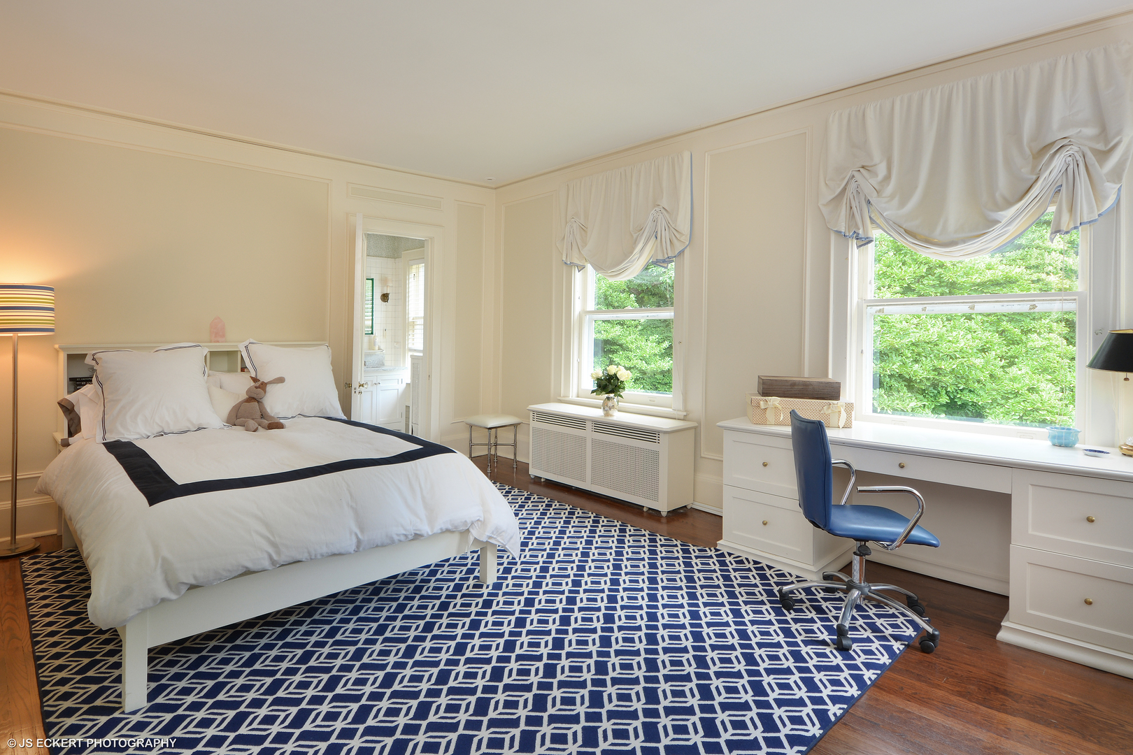 1035 North Sheridan Road Lake Forest, IL 60045 - Photo 35 of 47 a bedroom with a bed and a window