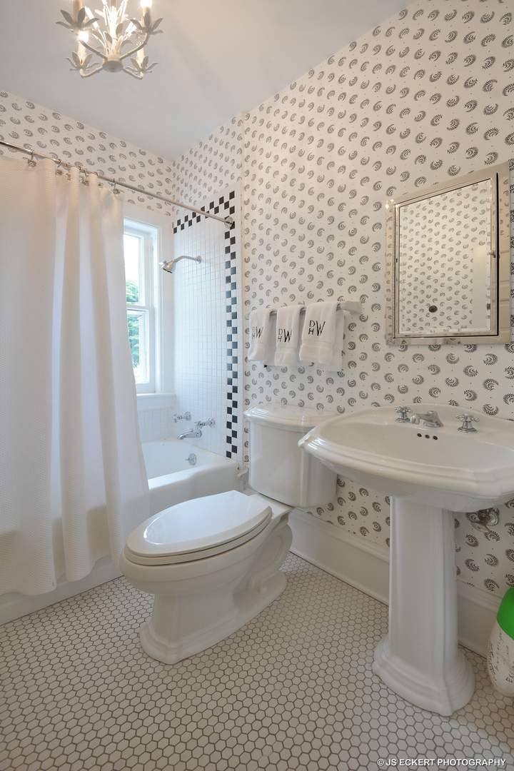 1035 North Sheridan Road Lake Forest, IL 60045 - Photo 36 of 47 a bathroom with a sink a toilet and shower