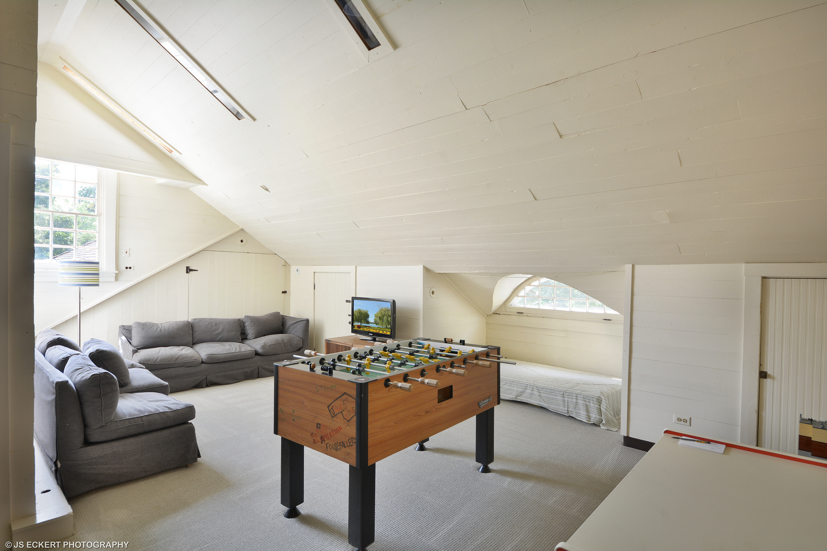 1035 North Sheridan Road Lake Forest, IL 60045 - Photo 37 of 47 a living room with furniture and a rug