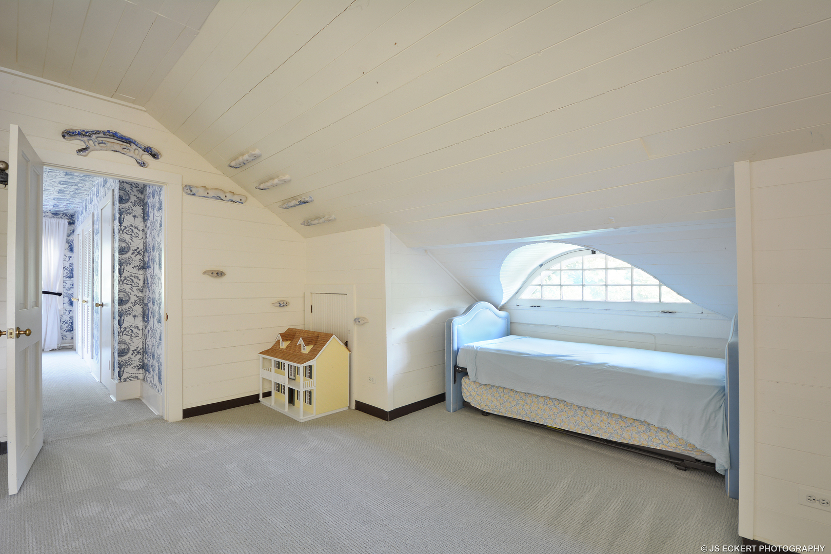 1035 North Sheridan Road Lake Forest, IL 60045 - Photo 39 of 47 a view of livingroom with furniture and white walls
