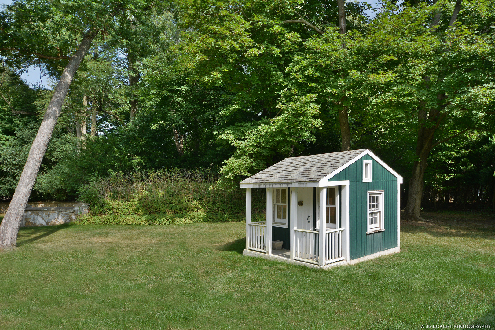 1035 North Sheridan Road Lake Forest, IL 60045 - Photo 4 of 47 a view of a house with a yard and large trees