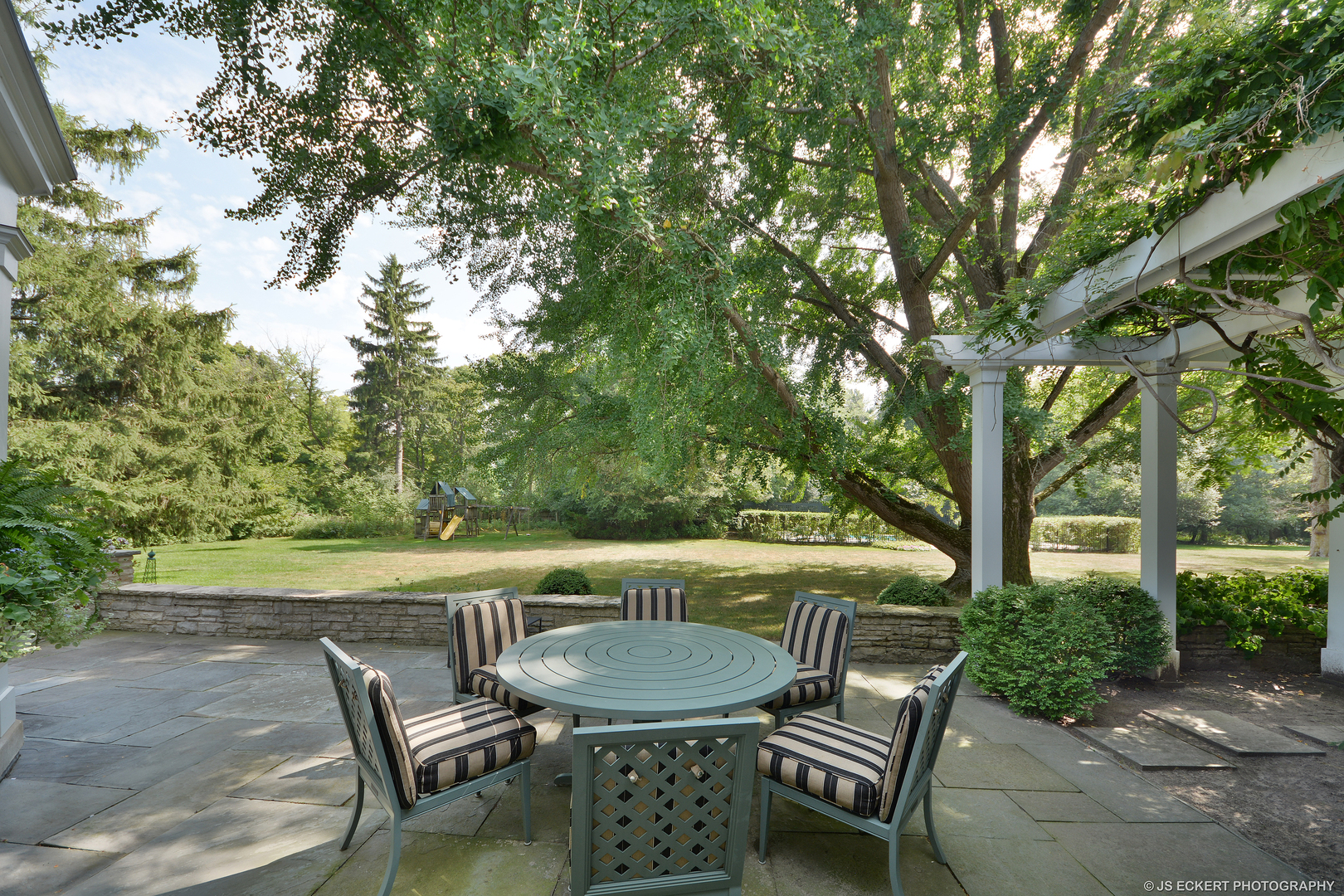 1035 North Sheridan Road Lake Forest, IL 60045 - Photo 41 of 47 a view of a chairs and table in patio