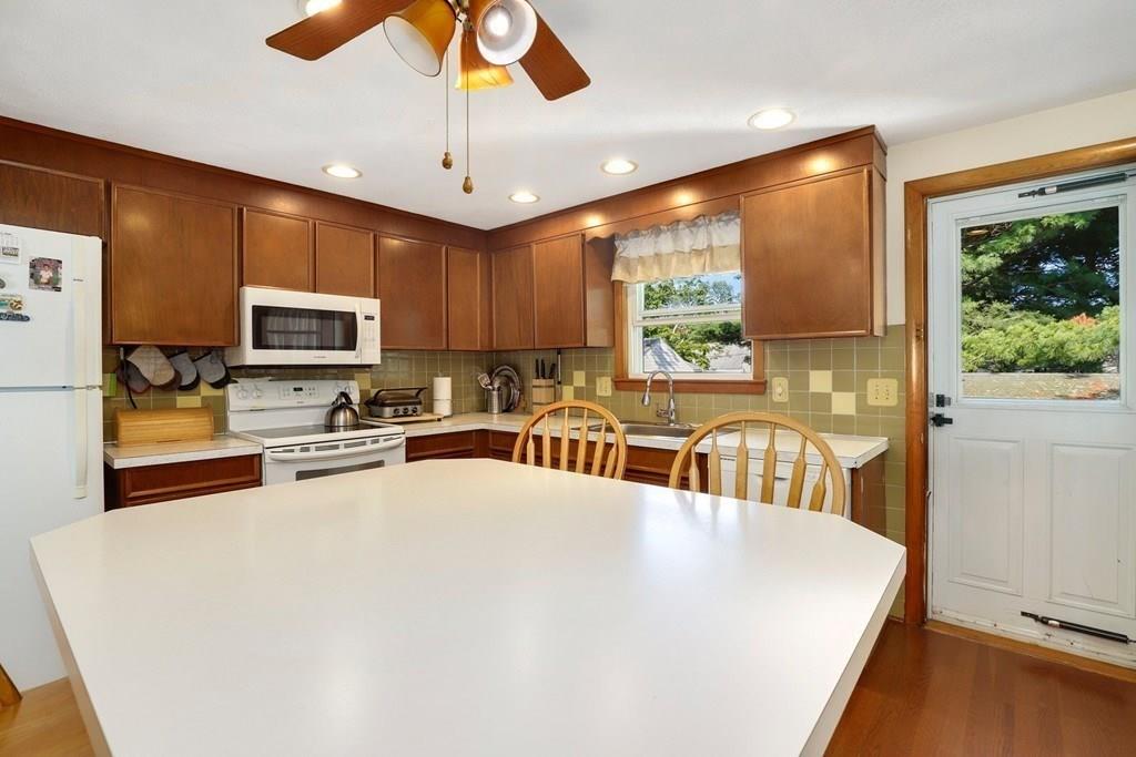 3 Lincoln Terrace Saugus, MA 01906 - Photo 8 of 34