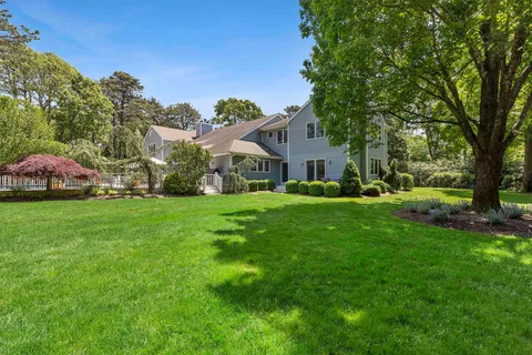 $4,100,000 | 3 Acorn Path, Quogue, NY 11959