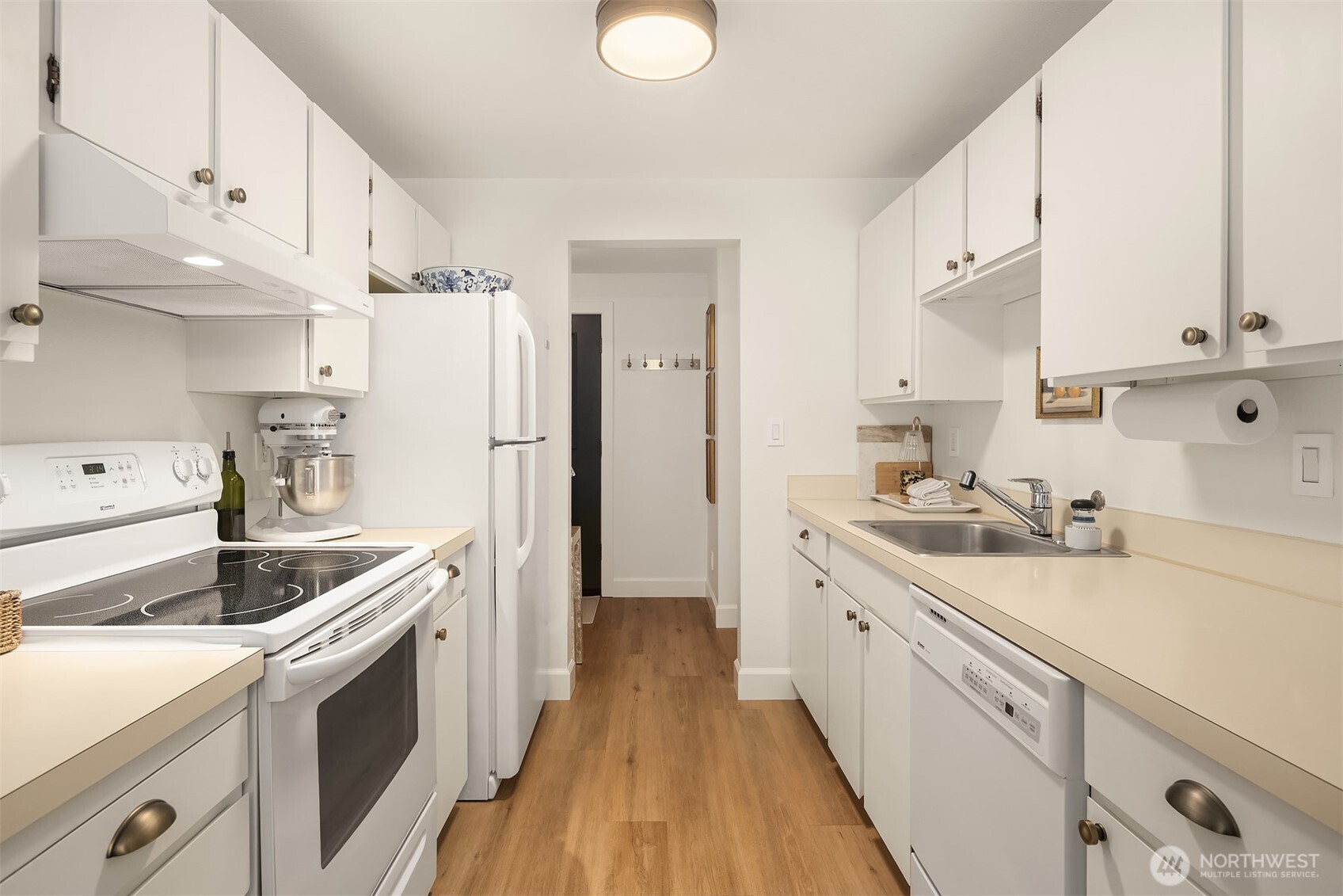 7001 Sand Point Way Northeast, Unit B305 Seattle, WA 98115 - Photo 11 of 27
