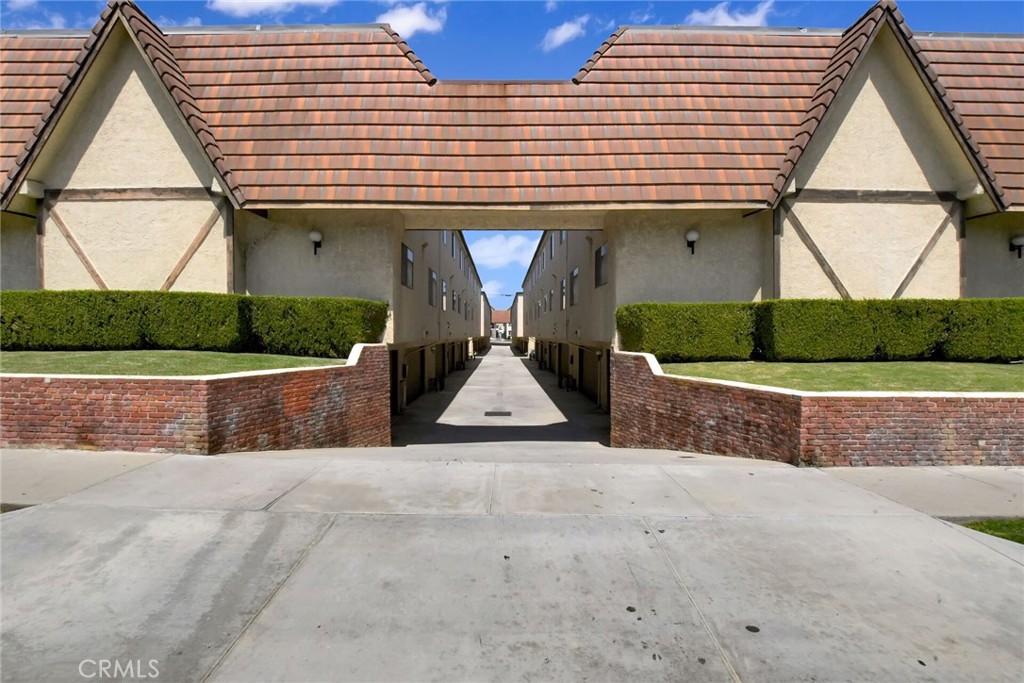 32 North 3rd Street, Unit E Alhambra, CA 91801 - Photo 2 of 25