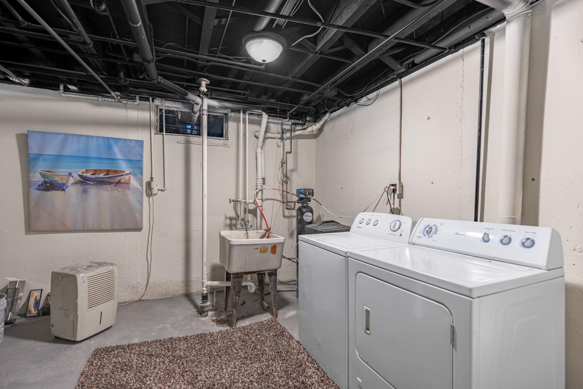 2915 Rural Street Rockford, IL 61107 - Photo 40 of 42 a utility room with dryer and washer