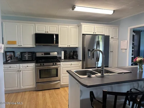 $899,000 | 258 Shell Rock Landing Road, Hubert, NC 28539